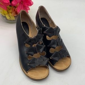 Anthropologie Latigo Vega Black Sandals with Leather Bows and Block Heel Size 8